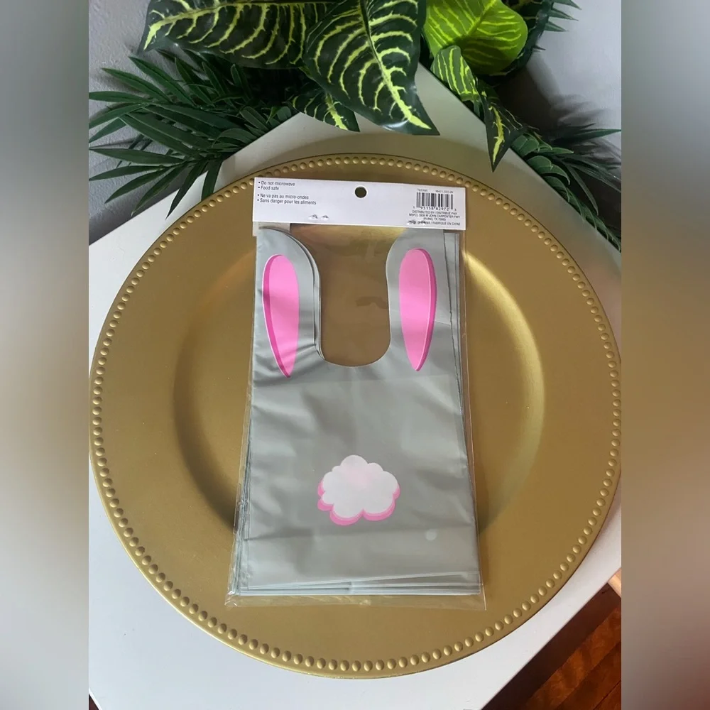 🐰 Easter Bunny Treat Bags with Gold Decorative Platter
